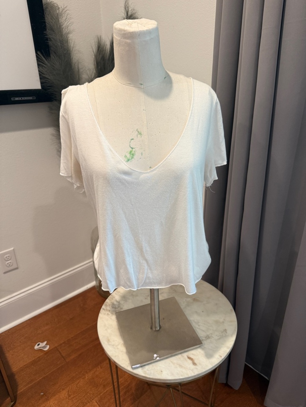 Urban Outfitters White Scoop Neck Short Sleeve Tee